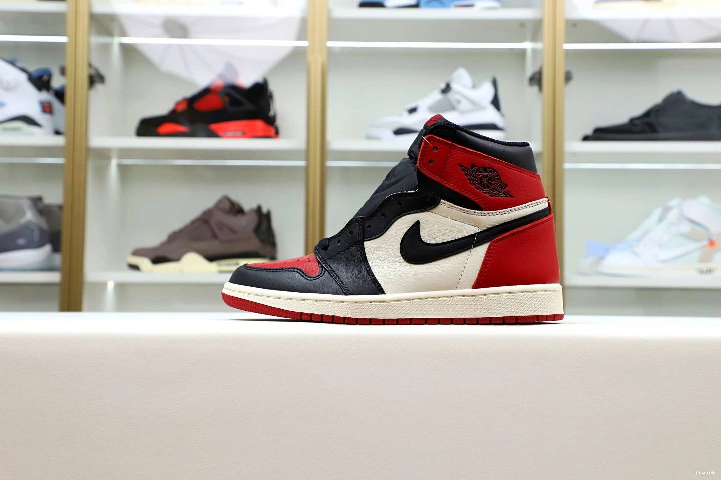 TOE' JORDAN 1 OG AIR RETRO 'BRED HIGH 0204